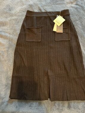 Ribbed Midi Skirt with Front Pockets in Dark Brown